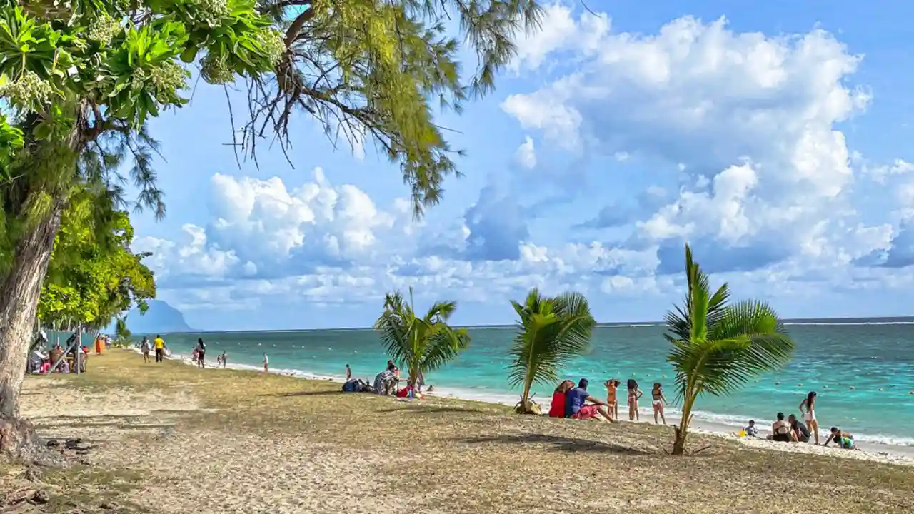 Top 5 Beaches on the West Coast of Mauritius